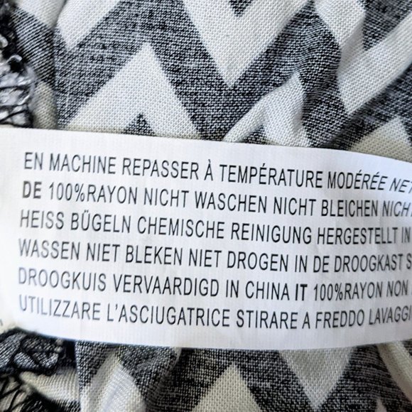 Forever 21 + Plus Size Black and White Chevron Print Utility Shirt Dress 1X - Picture 4 of 5